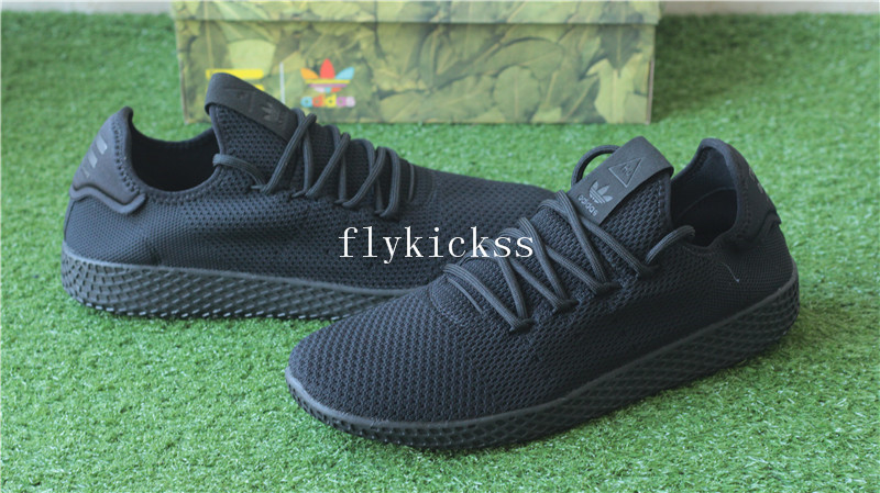 black adidas hu